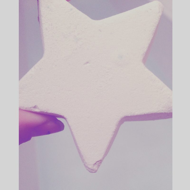 #Blogmas – Review: Lush Stardust Bath Bomb