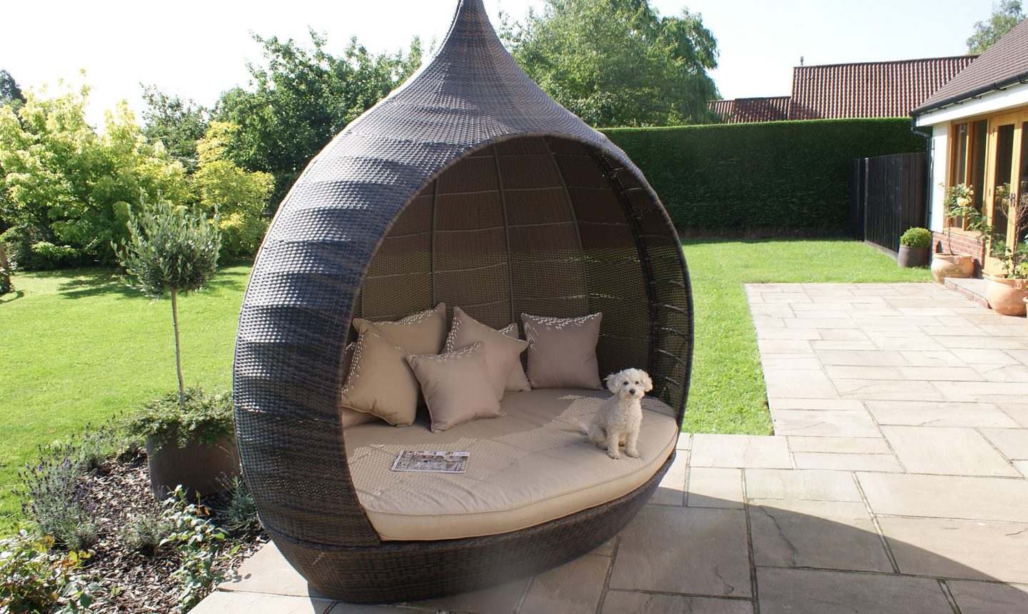 FishPools-Rattan-Daybed